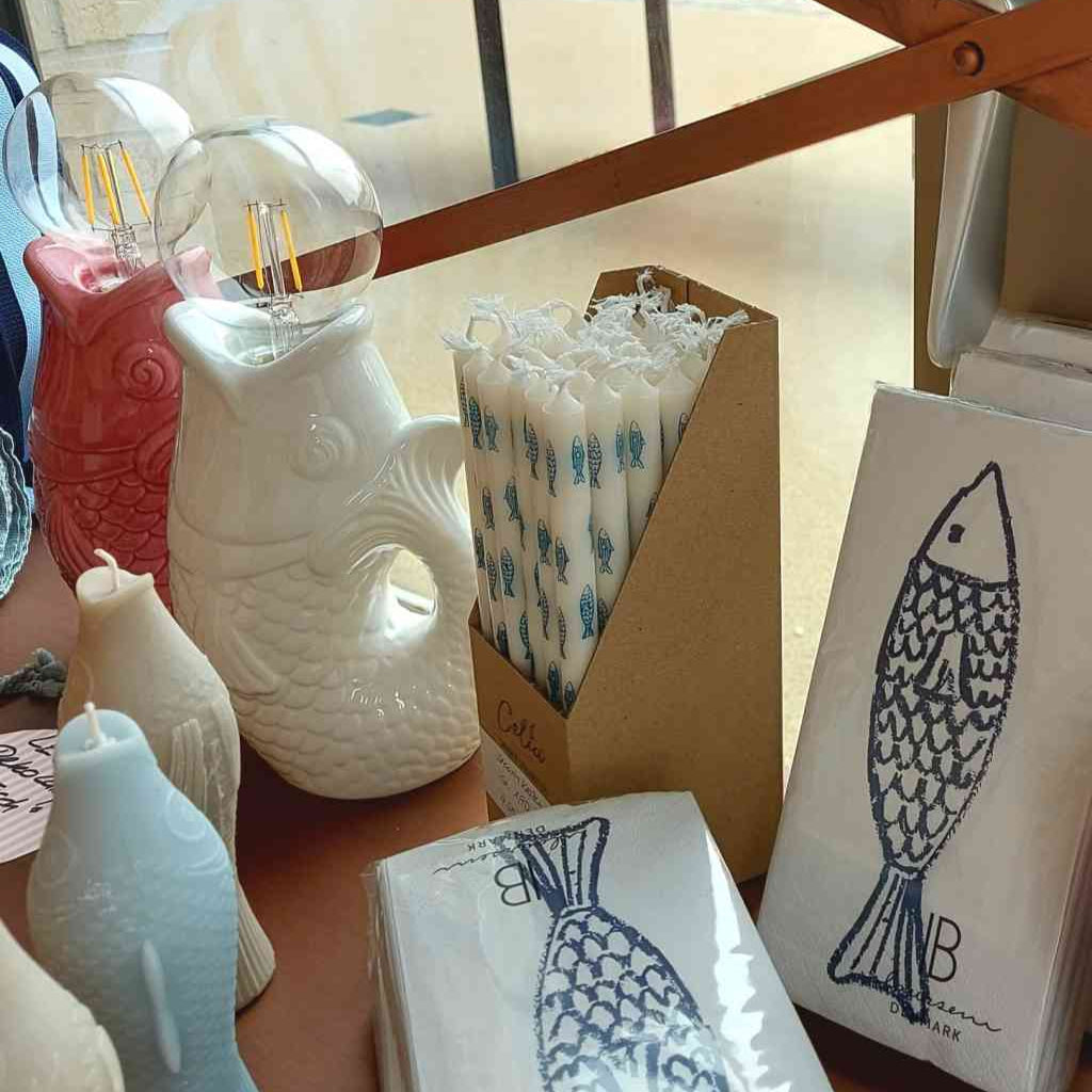 Fischkerzen und Fischservietten sowie LED-Dekolampen in Fischform bei www.luiseundfritz.de