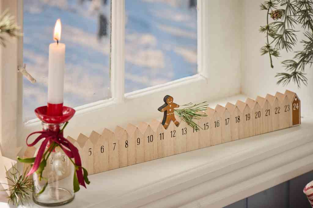 Adventskalender LEBKUCHENMANN ☆ Holz 50x5,5x2,5 cm Coll. Stillenat Ib Laursen erhältlich bei www.luiseundfritz.de