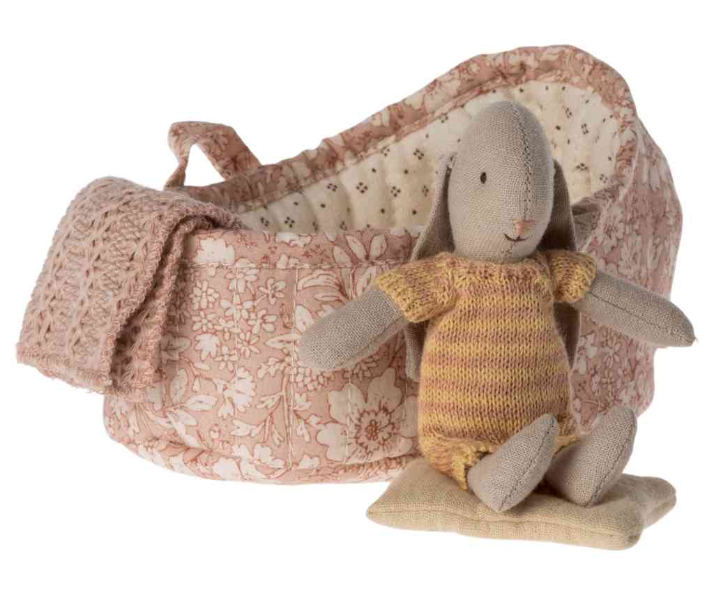 Maileg Bunny BABYHASE senfgelb-rosa Overall mit TRAGETASCHE Gr. micro