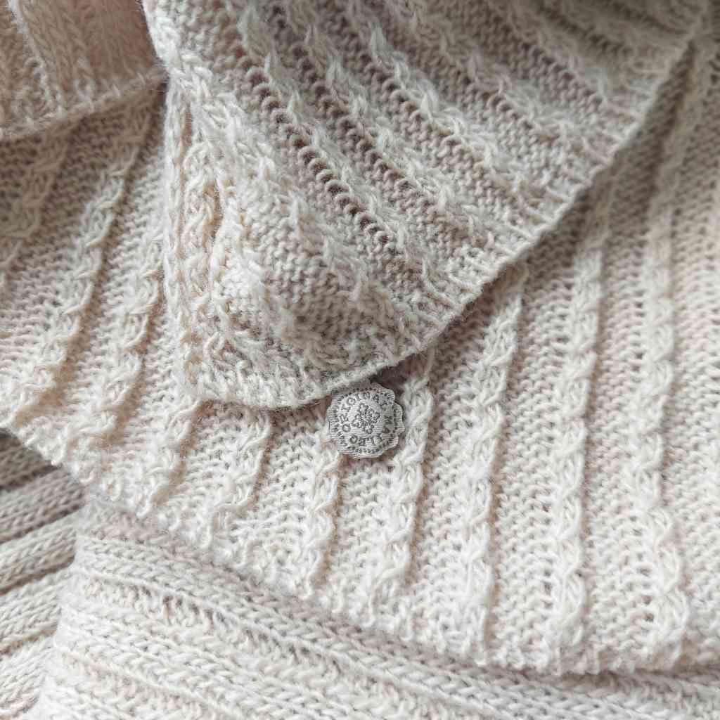 Maileg Babydecke STRICKDECKE supersoft ca. 95 x 75 cm Plaid hellbeige erhältlich bei www.luiseundfritz.de