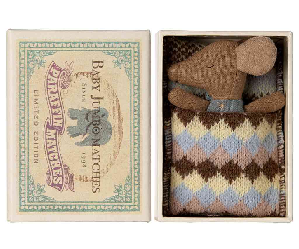 Maileg Maus BABYMAUS blau SLEEPY WAKEY Säugling in Box + Schlafsack – Luise & Fritz