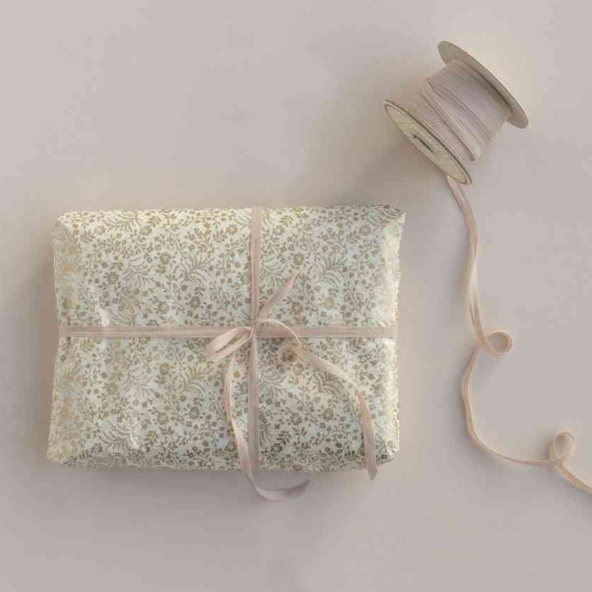altrosafarbenes Baumwoll-Geschenkband von maileg 25 Meter Rolle 6 mm breit, erhältlich bei www.luiseundfritz.de