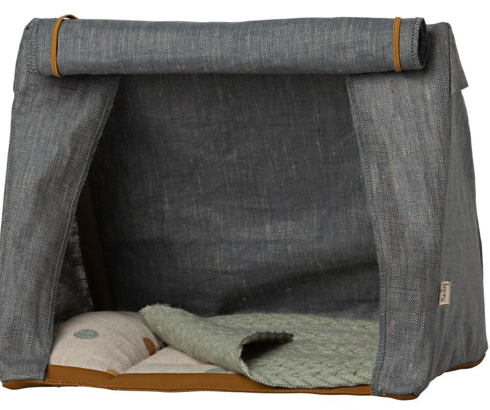 Maileg Zelt HAPPY CAMPER TENT Campingzelt für Maileg-Mäuse WENIGEN TAGEN BEI UNS! dieses Produkt findest du hier im Shop bei Luise und Fritz - Abb: Maileg-campingzelt-zelt-camper-luiseundfritz.de-11-2400-00