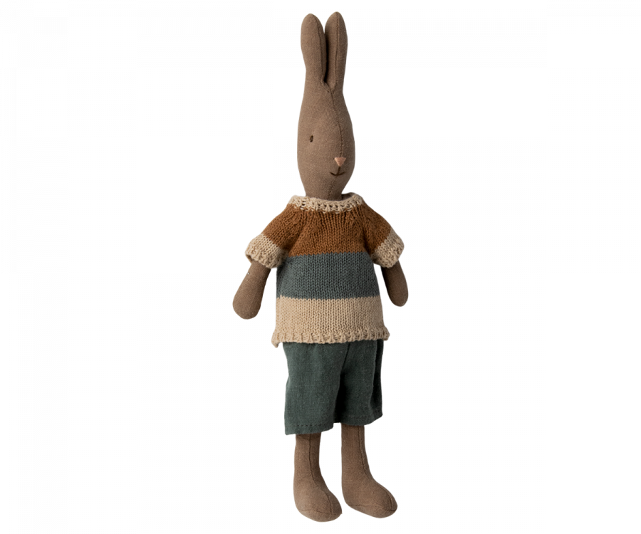 Maileg Hase Größe 2 mit stehenden Ohren Stofftier Maileghase ca. 29 cm aus braunem Leinen in Hose und Pullover erhältlich bei www.luiseundfritz.de