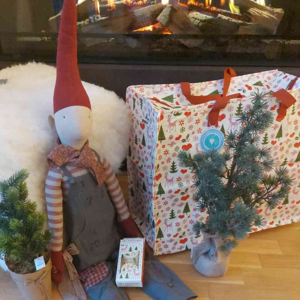 Maileg wichtel xl mit Muffinförmchen Xmas und Zederbaum sowie xxl Riesentasche XMas alles bei www.luiseundfritz.de