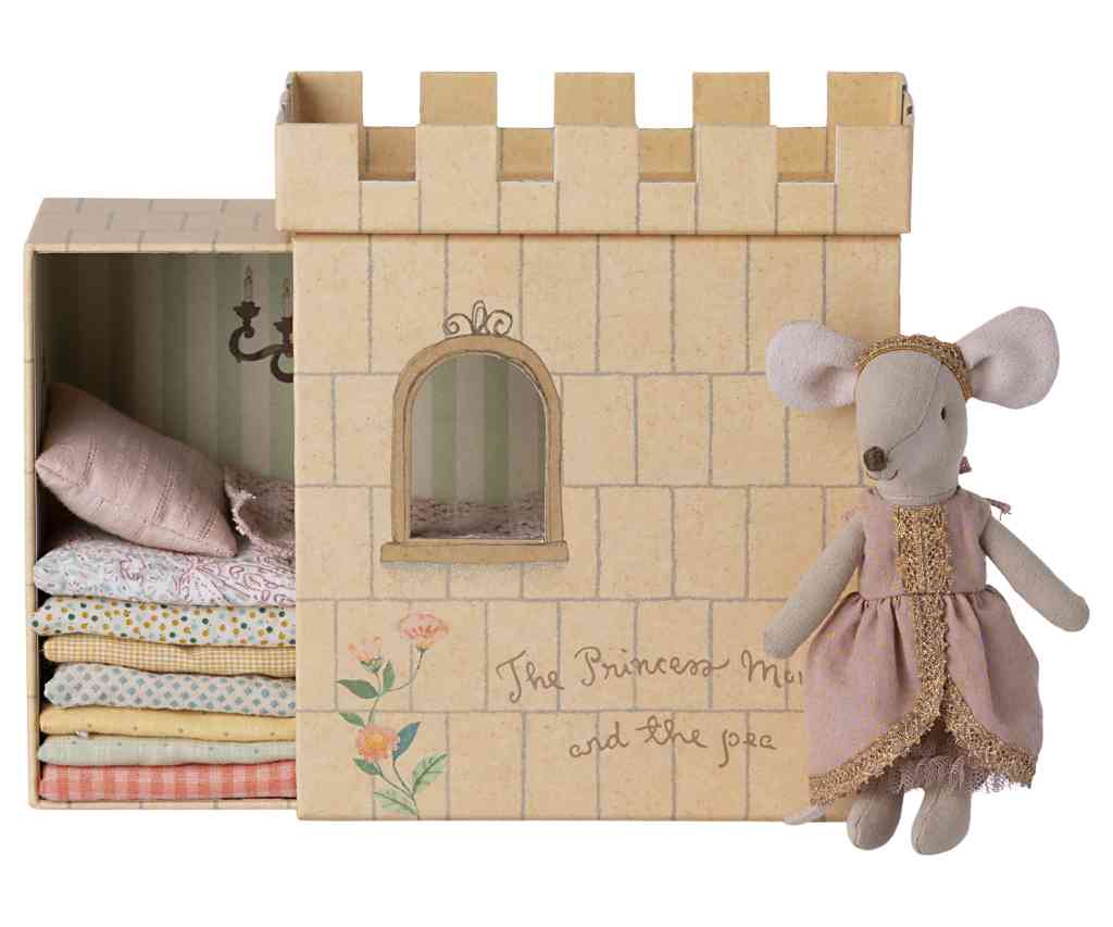 Maileg Maus PRINZESSIN auf der Erbse im Schloss mit Matratzen und rosa Kleid erhältlich bei www.luiseundfritz.de