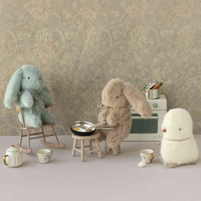 küken und babyhasen in der Puppenküche, maileg erhältlich bei www.luiseundfritz.de