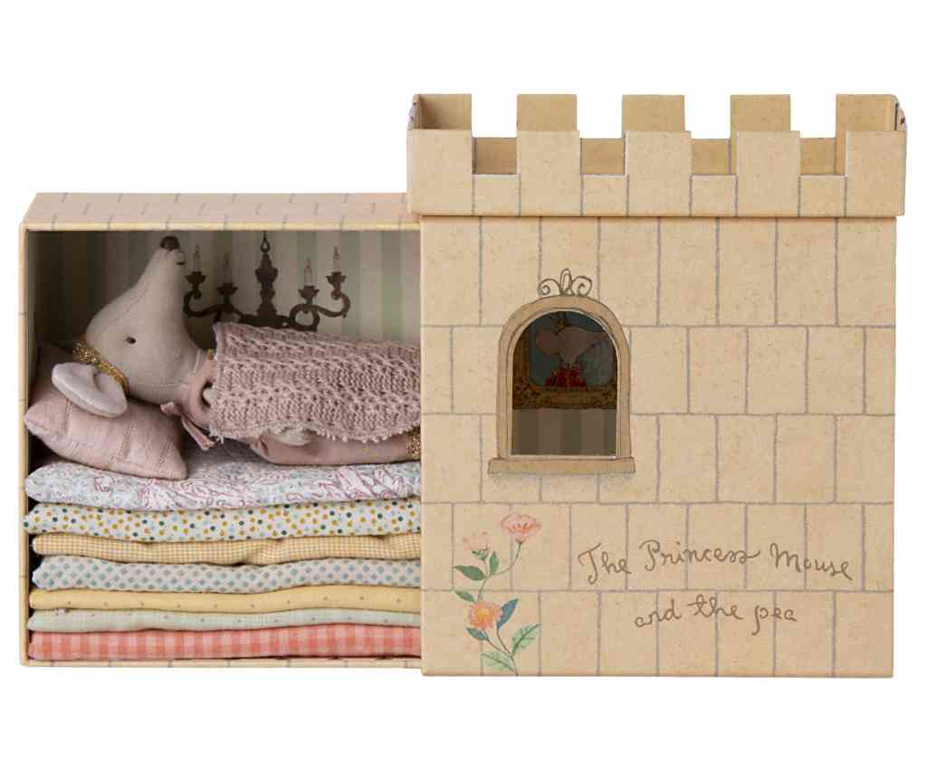 Maileg Maus PRINZESSIN auf der Erbse im Schloss mit Matratzen und rosa Kleid erhältlich bei www.luiseundfritz.de