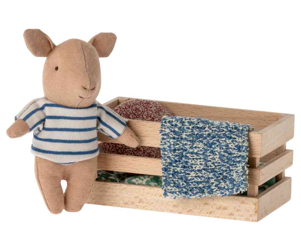 Maileg Baby-Schwein in Box FERKEL blau gestreiftes Shirt und Bettwäsche