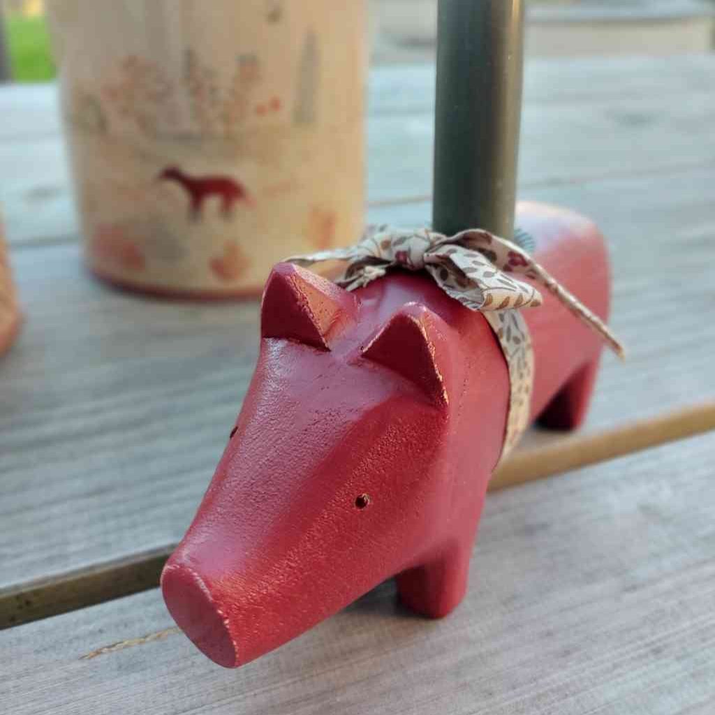 Maileg Kerzenhalter SCHWEIN ROT medium Holzschwein 18x10x5,5 cm ☆ Glückslicht Advent