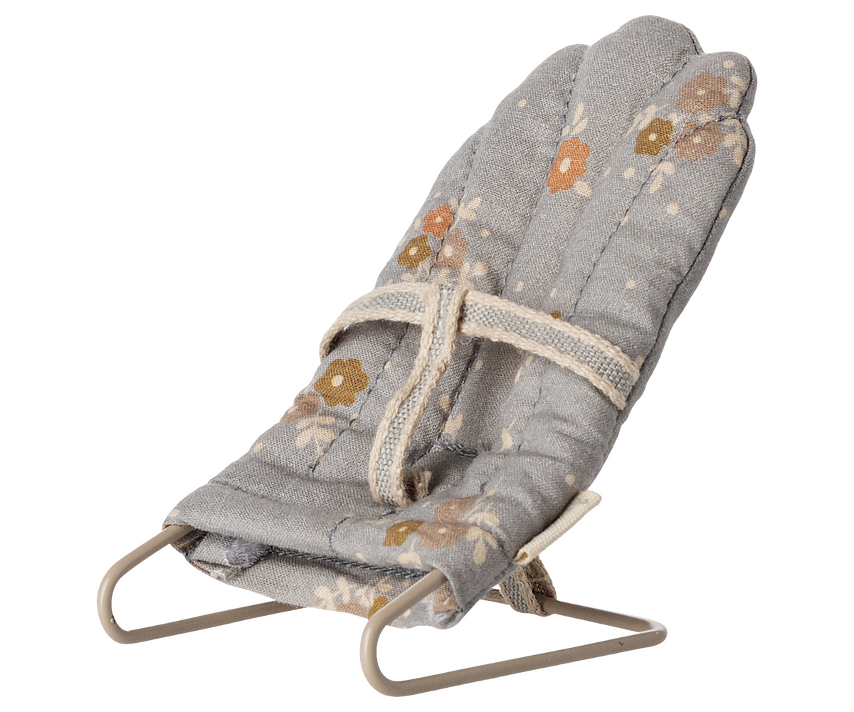Maileg WIPPE Babysitter blau Puppenhauszubehör 8x5,5x7,5 cm Gr. MY newborn