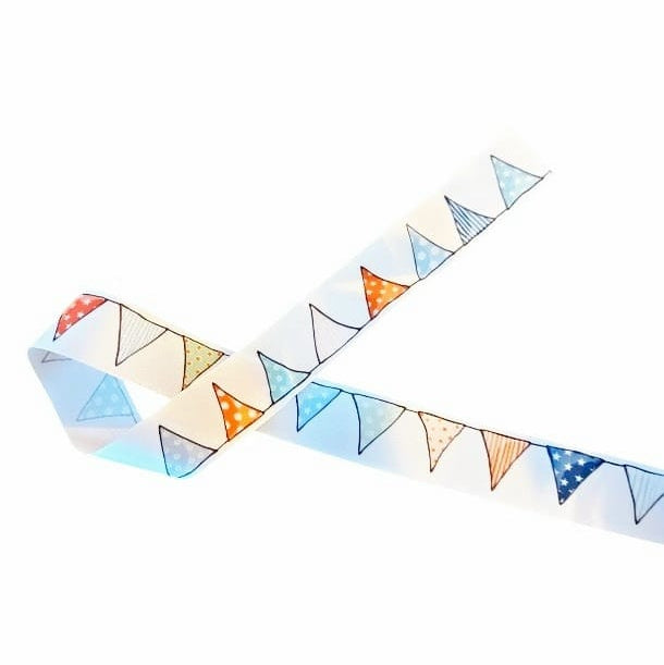 Geschenkband WIMPEL-Motiv 4 Meter x 2,5 cm waschbar Schleifenband erhältlich bei www.luiseundfritz.de