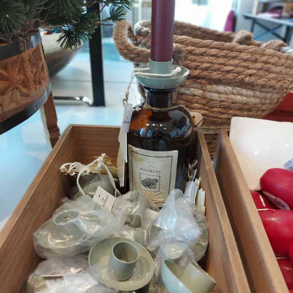 Kerzenhalter-Flascheneinsatz, flaschenstecker aus metall in lindgrün. schwere ausführung, erhältlich bei www.luiseundfritz.de