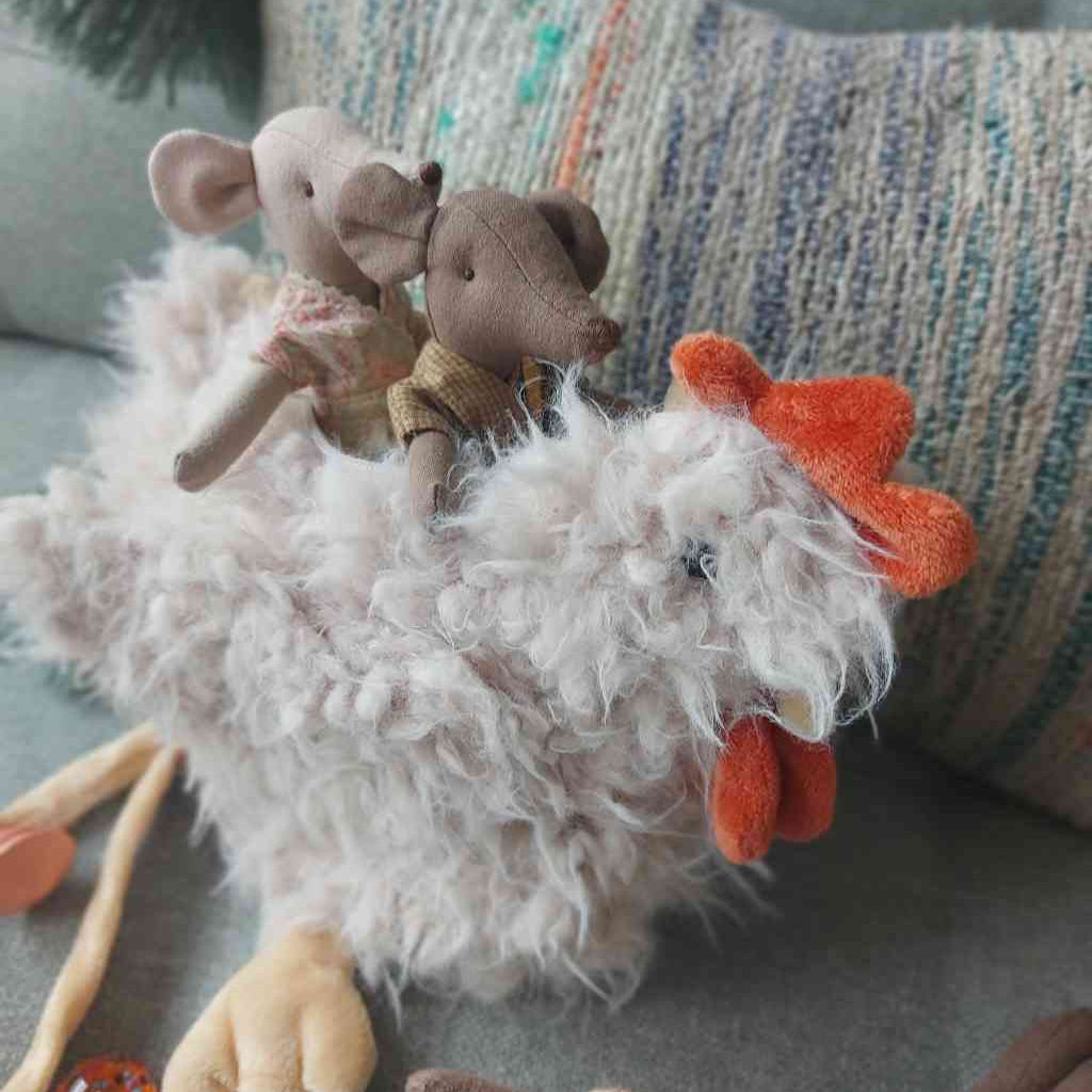 Maileg Mäuse in der Kindertasche Huhn, alles erhältlich bei www.luiseundfritz.de