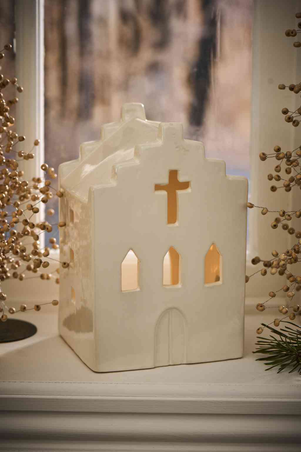 Stimmungsbild Weihnachten mit Windlicht KIRCHE Lichthaus weiß ca. 19x11x12,5 cm ☆ Kollektion Stillenat erhältlich bei www.luiseundfritz.de