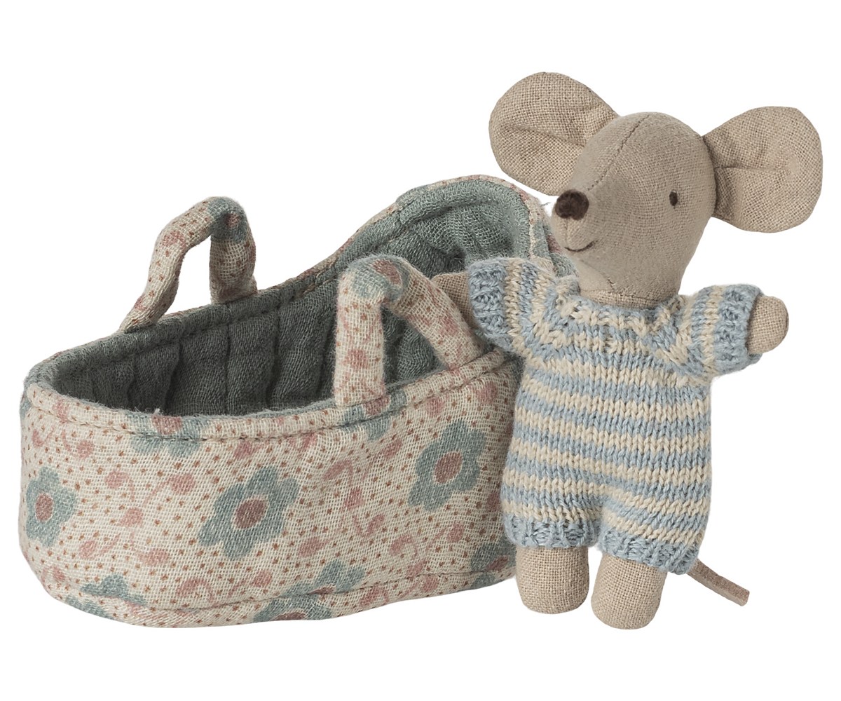 Maileg BABYMAUS mit BABY-TRAGETASCHE blau ca. 10 cm Gr. MY erhältlich bei www.luiseundfritz.de