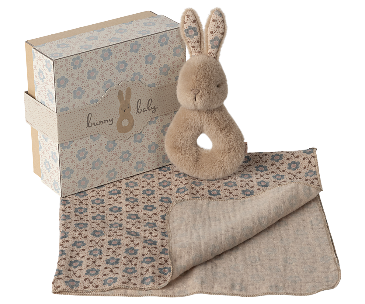 Maileg Rassel-Set BABYRASSEL Kaninchen cream-peach und SCHMUSETUCH in Geschenkbox erhältlich bei www.luiseundfritz.de
