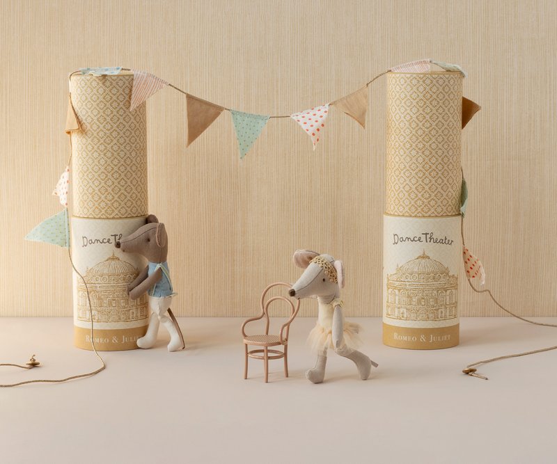Maileg Balletttänzerin Maus JULIET und Tänzer ROMEO inkl. Ständer und Box Ballettmaus große Schwester/Bruder, beide erhältlich bei www.luiseundfritz.de