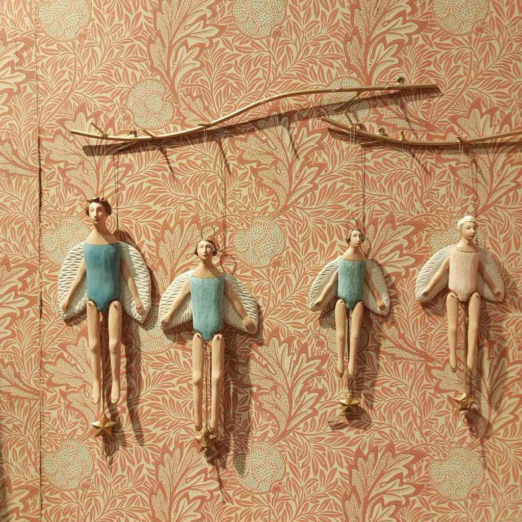 Verschiedene Maileg Engel in nostalgischer Hampelmann-Version, handmade, pastellfarben, Advent Dekoration alle erhältlich bei www.luiseundfritz.de