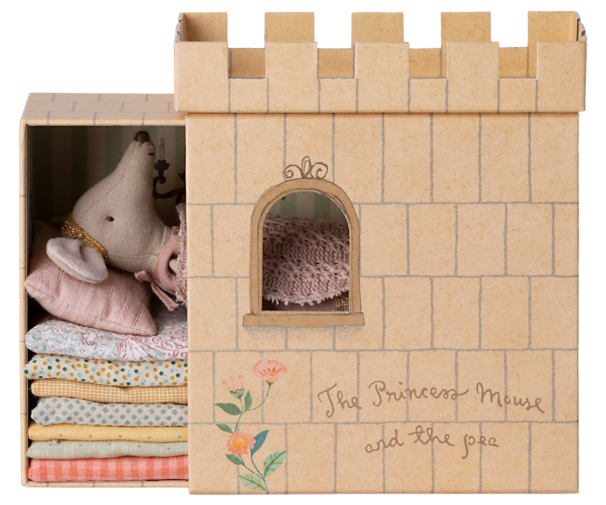 Maileg Maus PRINZESSIN auf der Erbse im Schloss mit Matratzen und rosa Kleid erhältlich bei www.luiseundfritz.de