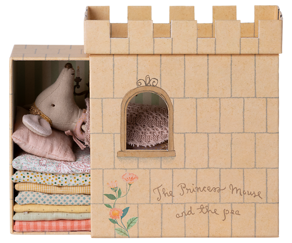 Maileg Maus PRINZESSIN auf der Erbse im Schloss mit Matratzen und rosa Kleid erhältlich bei www.luiseundfritz.de