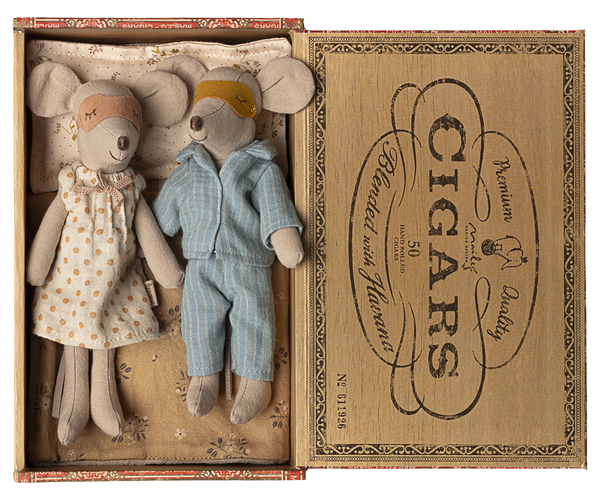 Maileg Mäuse Eltern PAPA & MAMA Maus in Zigarrenkiste Cigarbox Havanna erhältlich bei www.luiseundfritz.de