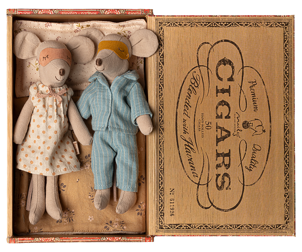 Maileg Mäuse Eltern PAPA & MAMA Maus in Zigarrenkiste Cigarbox Havanna erhältlich bei www.luiseundfritz.de