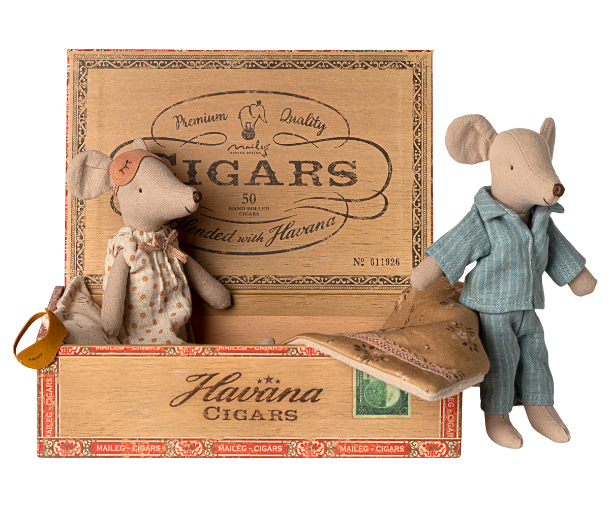 Maileg Mäuse Eltern PAPA & MAMA Maus in Zigarrenkiste Cigarbox Havanna erhältlich bei www.luiseundfritz.de