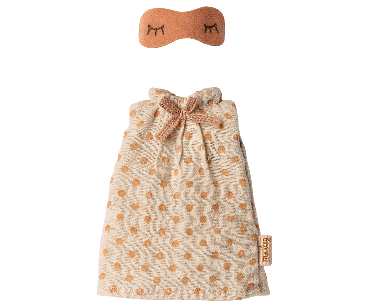 Nachtkleid mit Schlafbrille