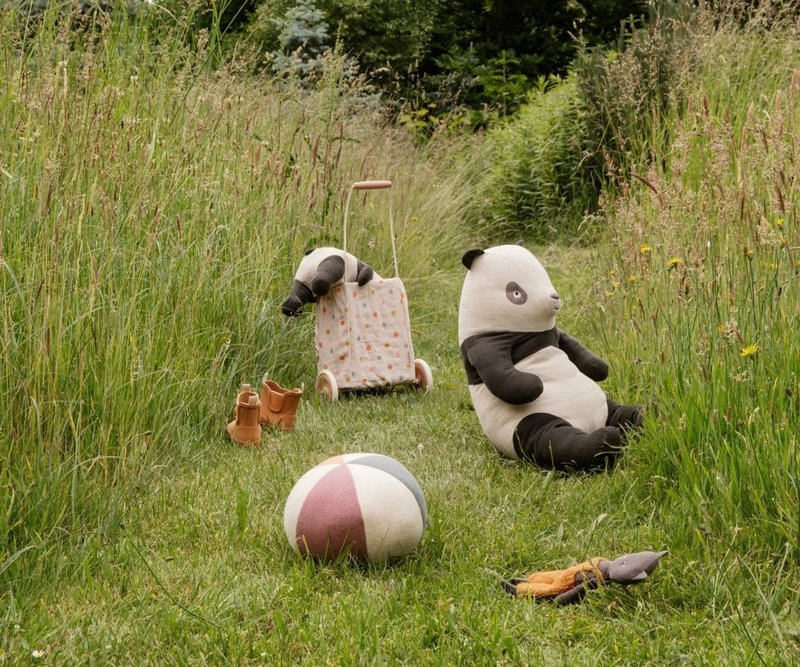 Maileg Stimmungsbild mit Panda und anderen Spielzeugen, alles erhältlich bei www.luiseundfritz.de