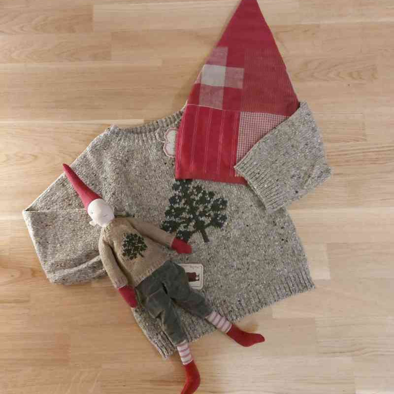 Maileg Strickpullover BAUM für Kinder ca. 5-6 Jahre, Wichtel in Gr. 3 und Kinder-Wichtelmütze. Alles erhältlich bei www.luiseundfritz.de