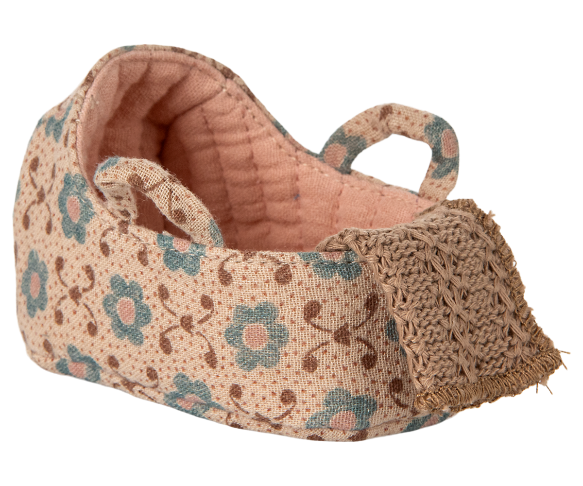 Maileg Tragetasche für Babymaus mit Strickdecke BABYTRAGE ROSA Gr. MY erhältlich bei www.luiseundfritz.de