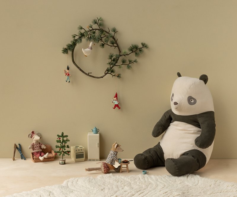 Maileg Weihnachten im Kinderzimmer mit Panda und Mäusen, erhältlich bei www.luiseundfritz.de