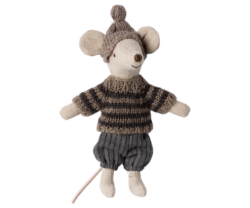 Maileg WINTERMAUS großer Bruder Skifahrer-Maus mit Ski und Skistöcken. ERhältlich bei www.luiseundfritz.de