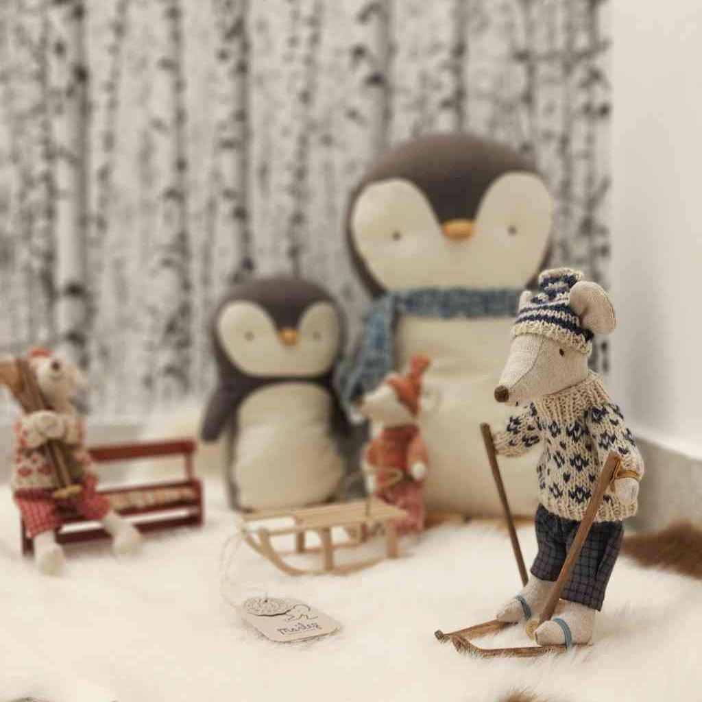 Maileg WINTERMAUS Skifahrer Papa-Maus mit Ski und Skistöcken bei www.luiseundfritz.de