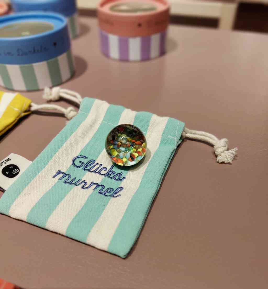 Murmel aus Muranoglas GLÜCKSMURMEL mint mit besticktem STOFFBEUTEL
