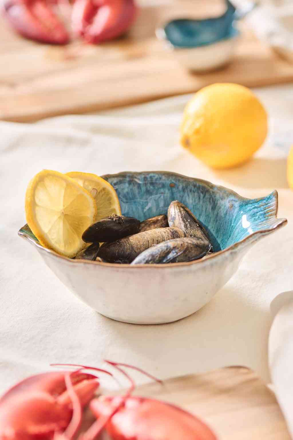 stimmungsfoto mit Schale FISCH medium Dessertschale ca. 15,5 cm Kollektion OCEAN Steingut IB LAURSEN erhältlich bei www.luiseundfritz.de