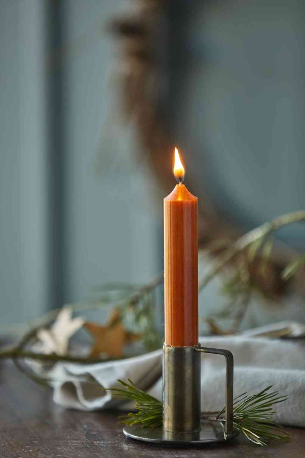 Stabkerze karamell, Mit ihrem natürlichen und zugleich eleganten Ausdruck sind sie ein charmanter Blickfang.
Hergestellt innerhalb der EU, beeindrucken diese Kerzen zudem durch ihre hohe Qualität. erhältlich bei www.luiseundfritz.de