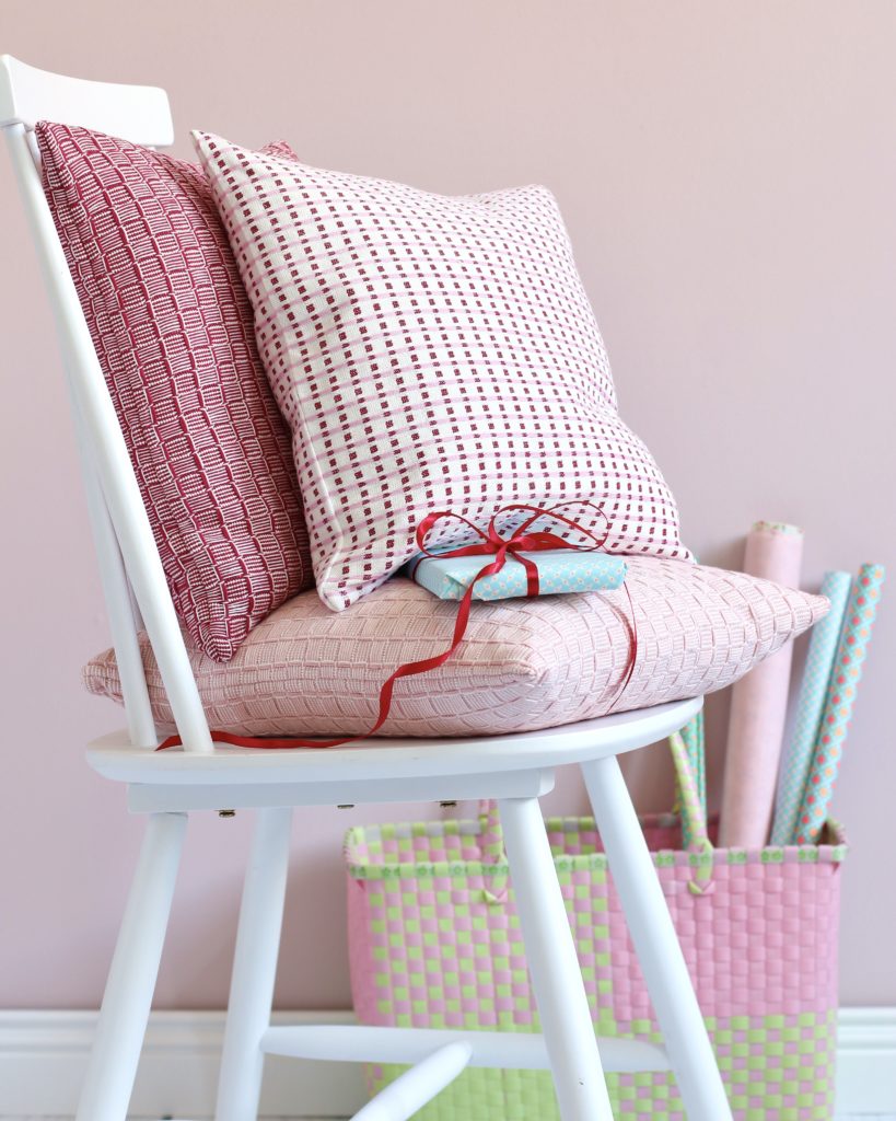 Abbildung mit Kissen Ella und Jolie von Overbeck & Friends, erhältlich bei www.luiseundfritz.de