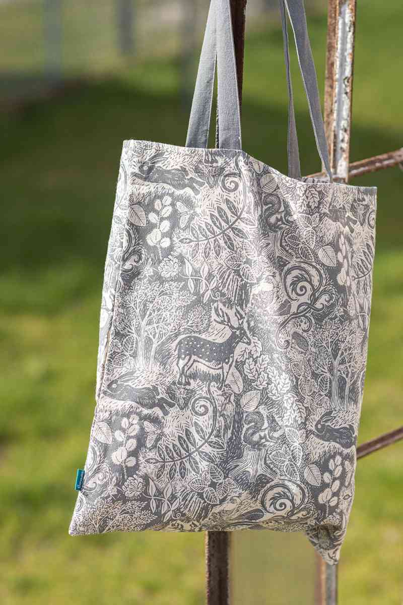 Stofftasche BLACK FOREST Bio-Baumwolle GOTS mit Schwarzwald-Motiven ca. 40x45 cm AKTIONSPREIS erhältlich bei www.luiseundfritz.de