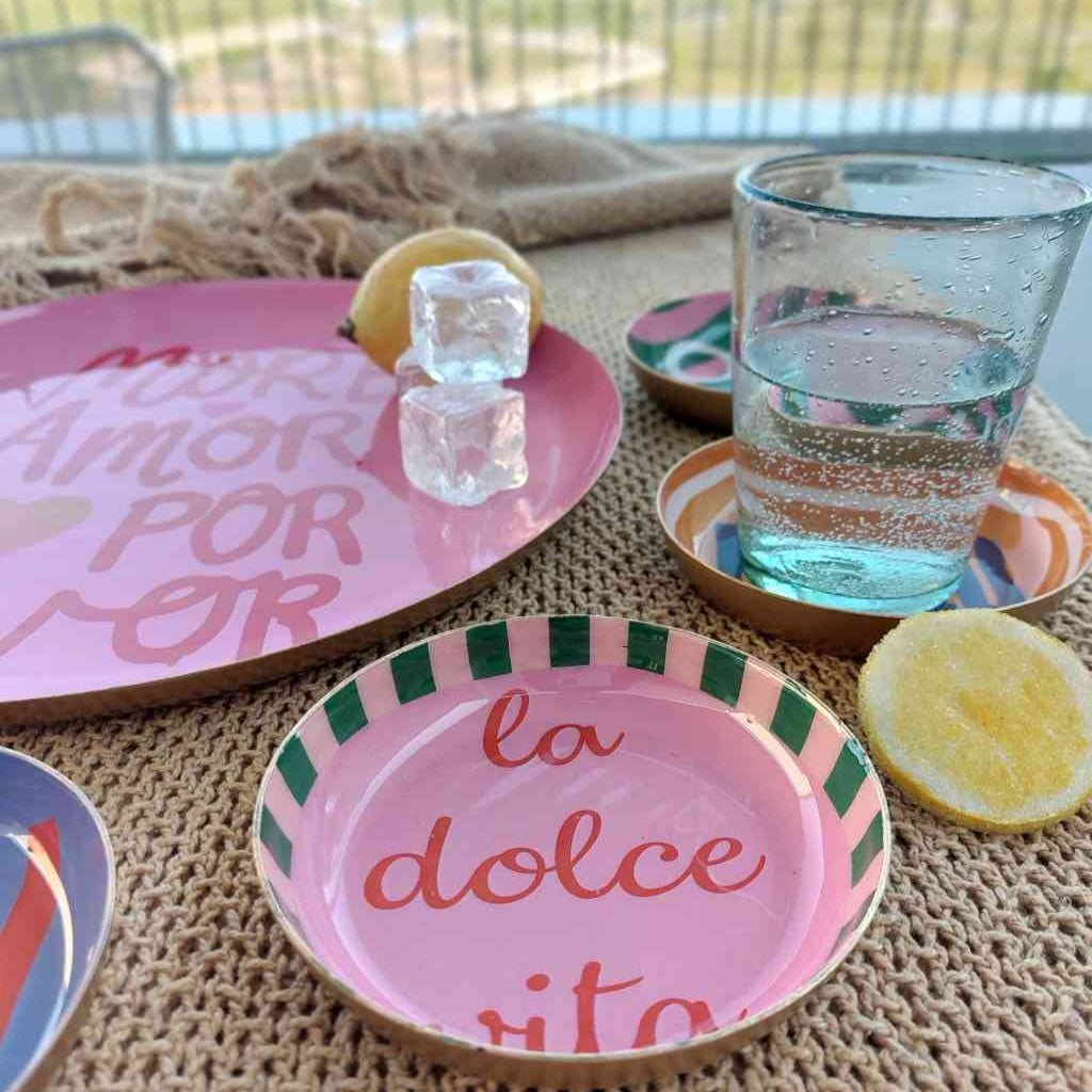 Untersetzter LA DOLCE VITA kleines Tablett ca. 11,5 cm Metall und andere Statement-Deko bei www.luiseundfritz.de