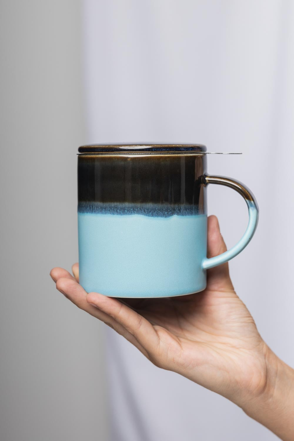 TASSE mit DECKEL und TEESIEB blau dunkelblau INDUSTRIAL ca. 410 ml erhältlich bei www.luiseundfritz.de