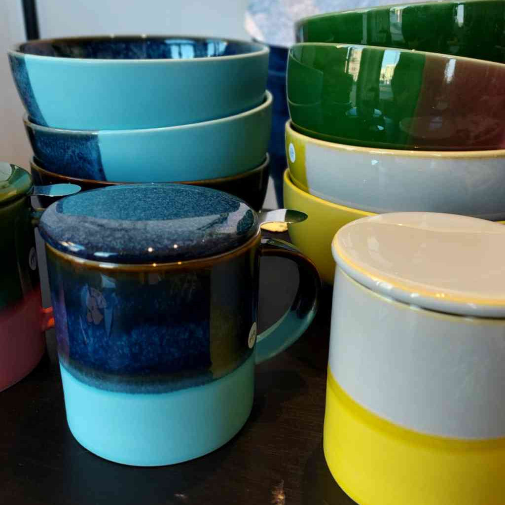 Teetassen mit Deckel und Teesieb und passende Bowl, hochwertiges Steingut, verschiedene Farben, erhältlich bei www.luiseundfritz.de