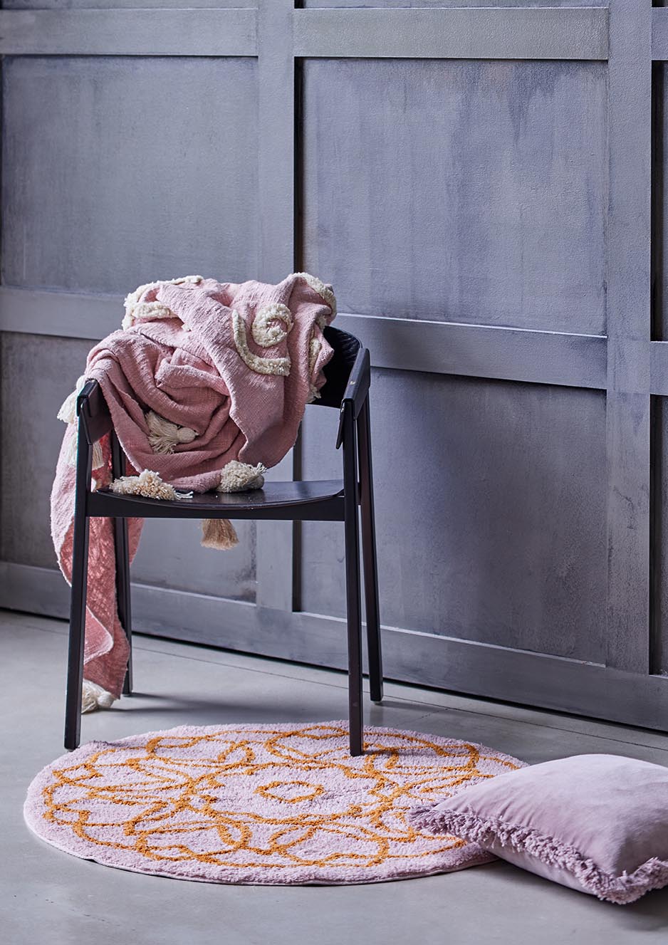 Rundherum gelungen! Dieser Teppich im Mandala-Design vereint kunstvolle Ästhetik mit einer umweltfreundlichen Seele. Das harmonische Muster und die moderne Farbpalette schaffen eine wunderbare Atmosphäre.
Material: 100% Bio-Baumwolle : erhältlich bei www.luiseundfritz.de