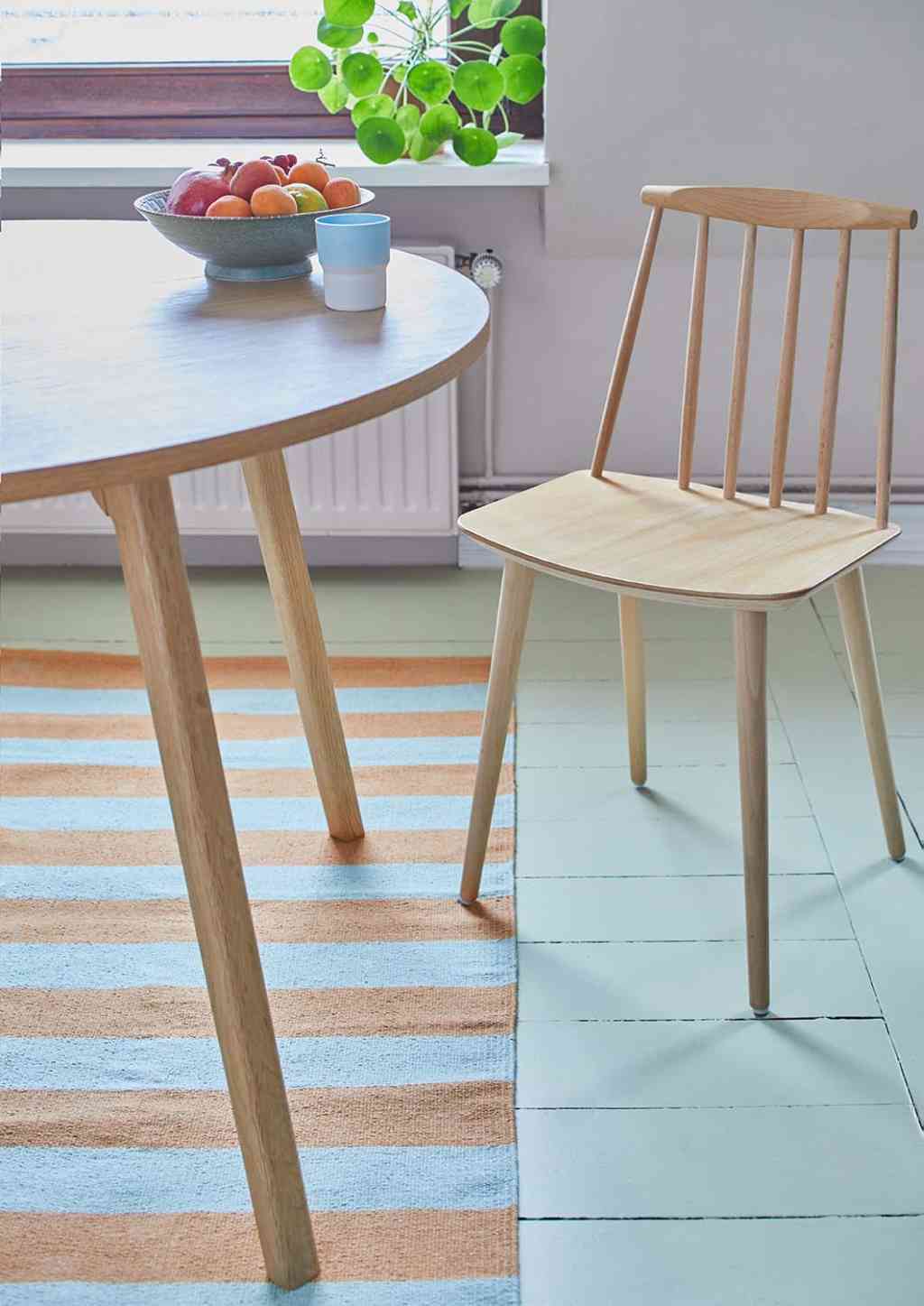 Teppich orange mint: Diese Blockstreifen sind echte Trendstreifen und machen einfach gute Laune!
Der kleine Teppich wurde in wertschätzender Handarbeit aus Recycling-Baumwolle produziert.
Nutze ihn, wo immer du magst: als hübscher Bettvorleger, als charmante Unterlage für die Schuhe im Flur, in der Küche oder auf dem Balkon. Bei www.luiseundfritz.de