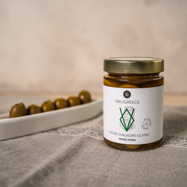 Grüne Chalkidiki Oliven ohne Stein Salzlake Abtropfgewicht DELIGREECE dieses Produkt findest du hier im Shop bei Luise und Fritz - Abb: Deligreece_gruene_Chalkidiki_Oliven_ohne_Stein_bei_luiseundfritz.de_01