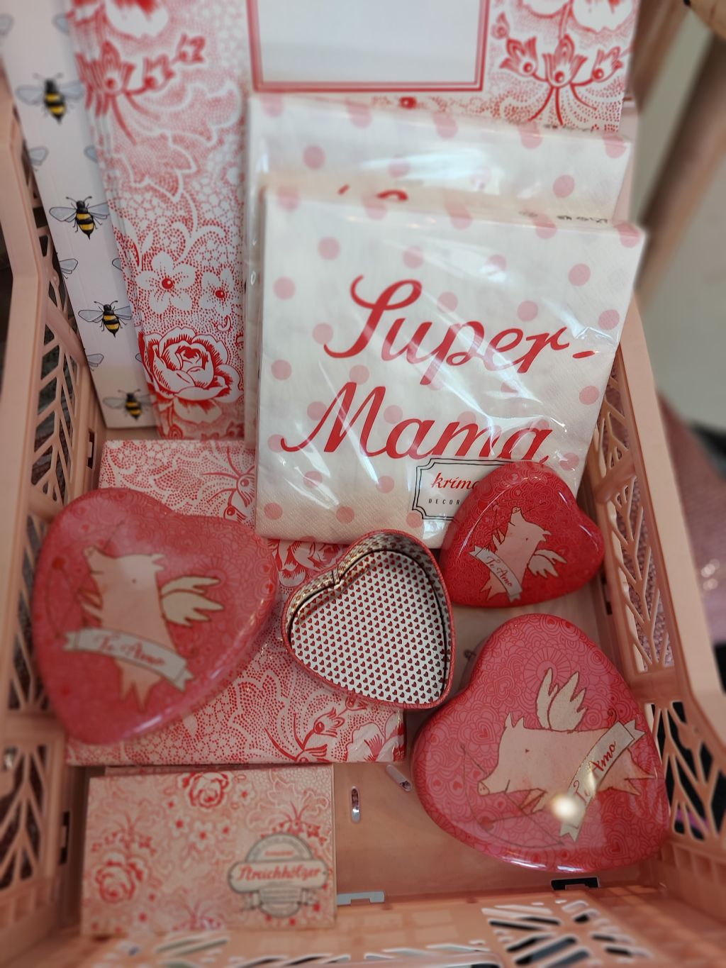 Maileg Herzdosen er Set Schweinchen AMOR Geschenkdose Liebe cm Te Amo dieses Produkt findest du hier im Shop bei Luise und Fritz - Abb: Maileg-herzdosen-supermama-rosenrot-krima-isa-luiseundfritz.de