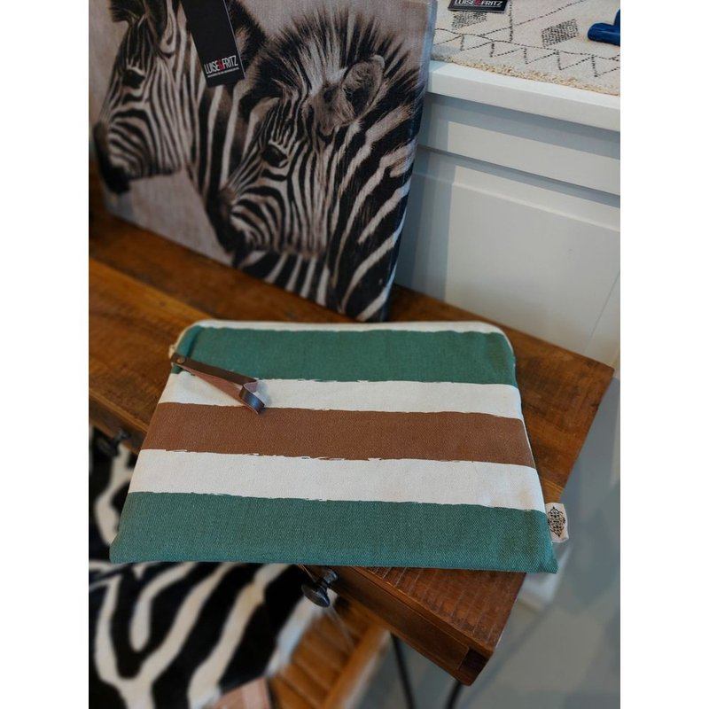 Affari Netbook-Tasche LINA IPad Air Mappe cm gepolsterter Bag dieses Produkt findest du hier im Shop bei Luise und Fritz - Abb: affari-tasche-lina-tablet-mappentasche-luiseundfritz.de