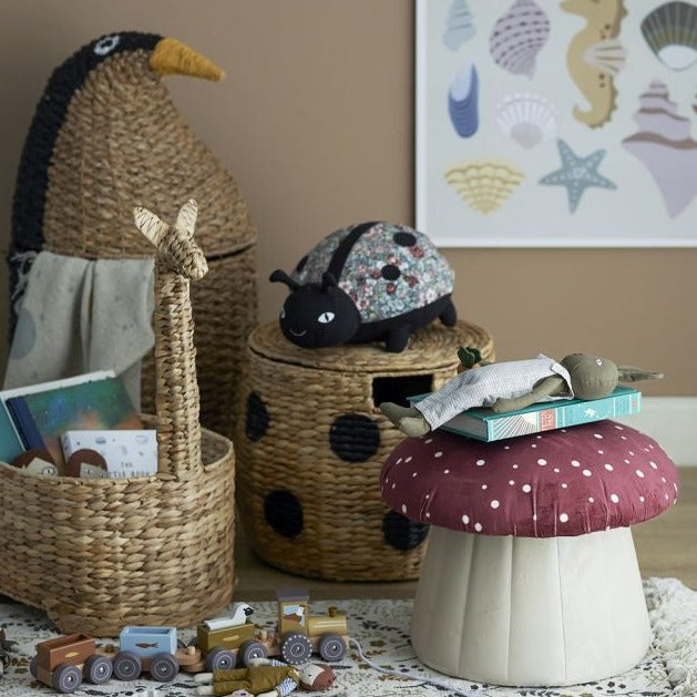 stimmungsfoto mit bloomingville pinguin korb fürs kinderzimmer bei luiseundfritz.de
