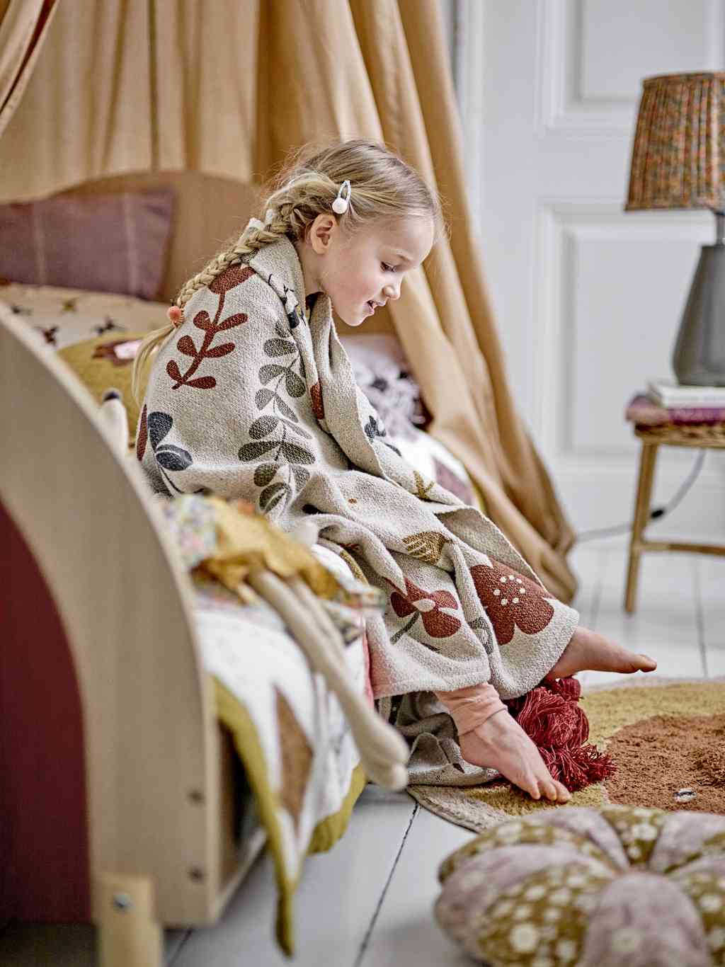 Stimmungsfoto mit bloomingville decke für bohokids, überwurf dorell erhältlich bei luiseundfritz.de